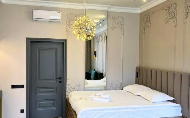 Royal apartment on Gorodotska 33 street