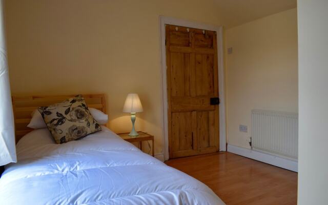 4 Bedroom Dublin Home Overlooking Canal
