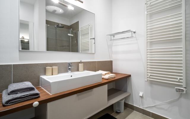 Acadia Beach Villas & Apartments, Slatine