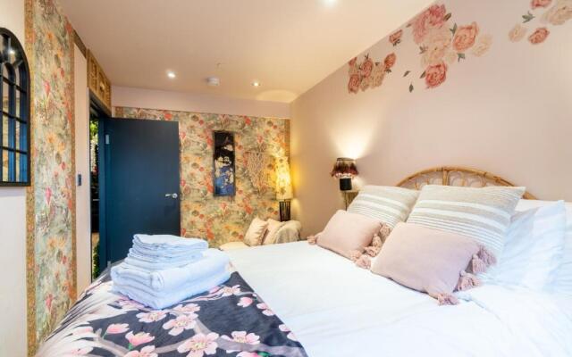 The Emerald Suite by Margate Suites