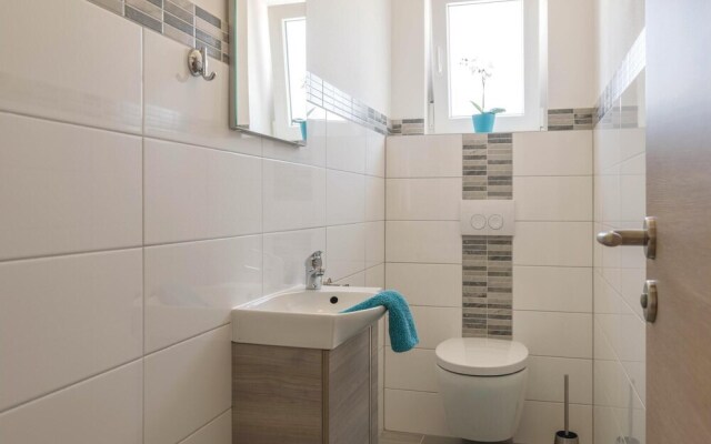Nice Home in Liznjan With Wifi and 3 Bedrooms
