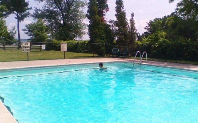 Riverside Park Motel and Campground