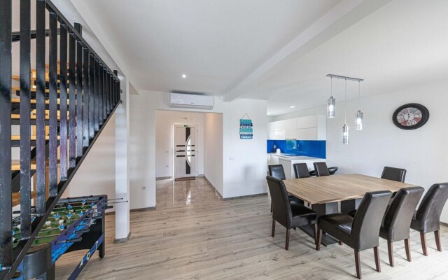 Beautiful Home in Kastel Kambelovac With Wifi and 4 Bedrooms