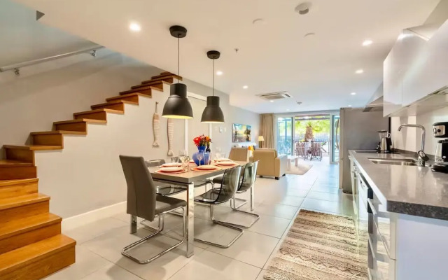 Las Islas Condominiums