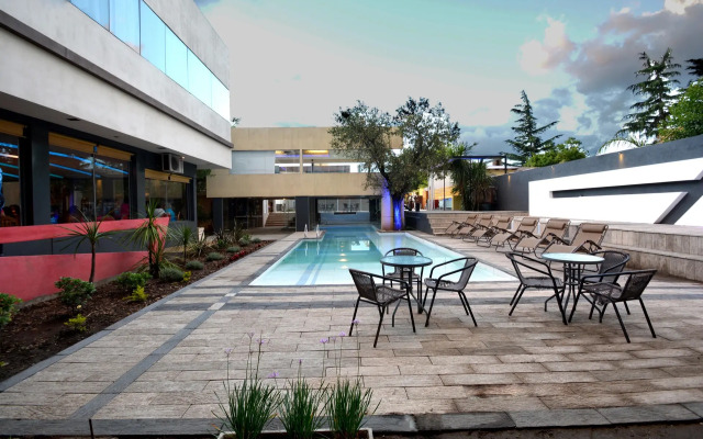 Piazza Hotel