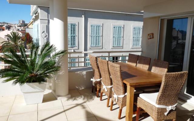 Superb penthouse in centre of Cannes Stunning views air-conditioning internet Near the Palais 532