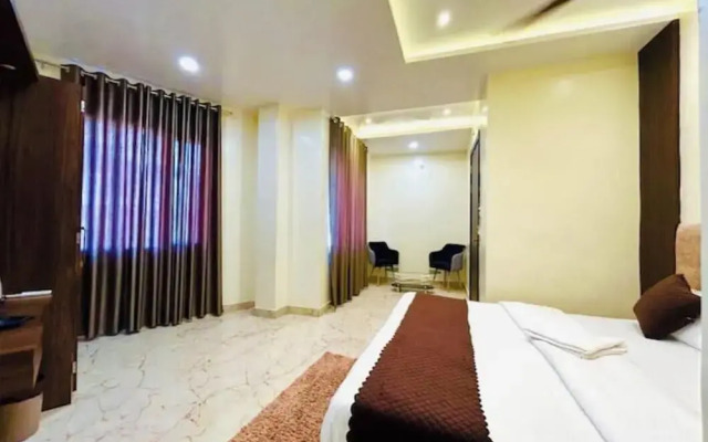 Hotel R K Palace