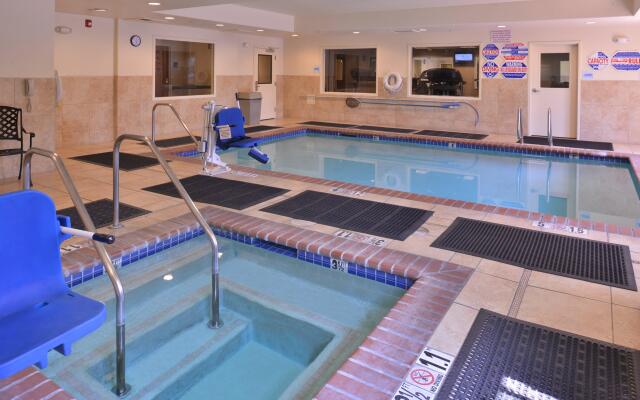 Holiday Inn Express Hotel & Suites Lincoln, an IHG Hotel