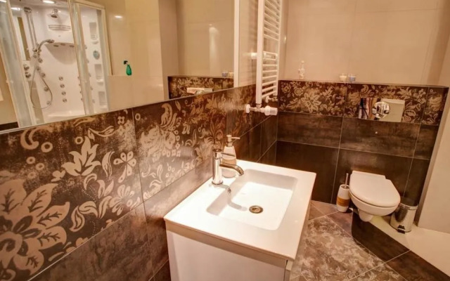 Five Stars Apartments