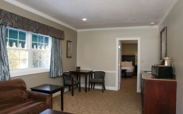 Golden Apple Inn