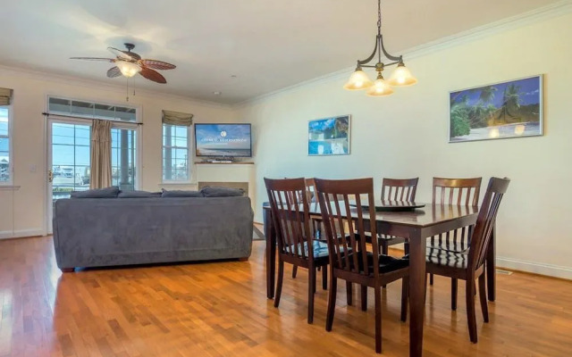 Alexander Townhouse 203B