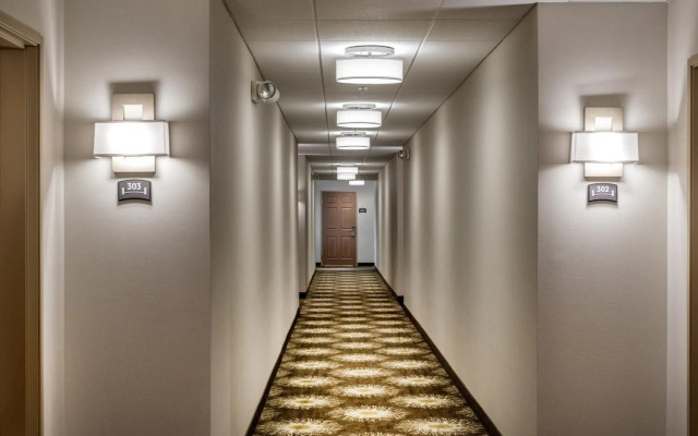 Staybridge Suites Chantilly - Dulles Airport by IHG