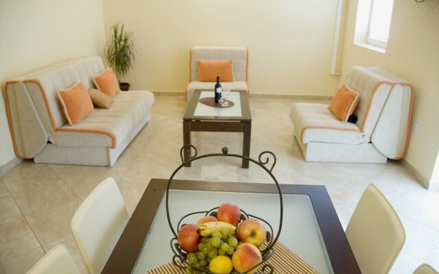 Contessa Apartments