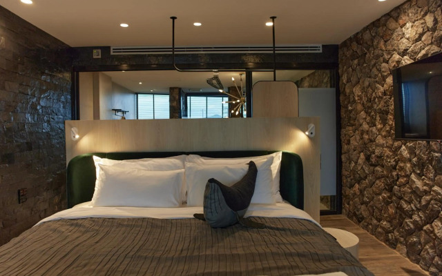 The Whe-la Wha-le Hotel