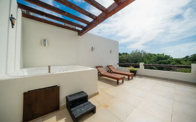 2 BR PH with Jacuzzi near to the Beach
