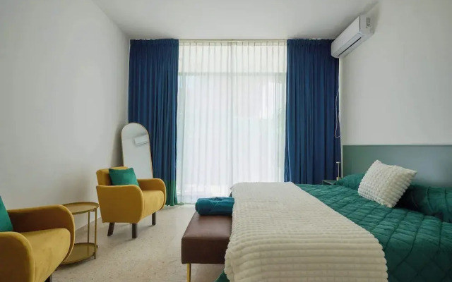 Casa Orbit AC Pool Jacuzzi Central Location