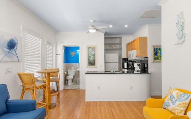 Poolside Suite by Brightwild Pvt Pool Parking