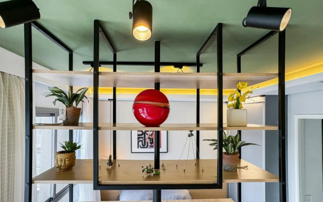 Studio novíssimo, completo e muito bem localizado