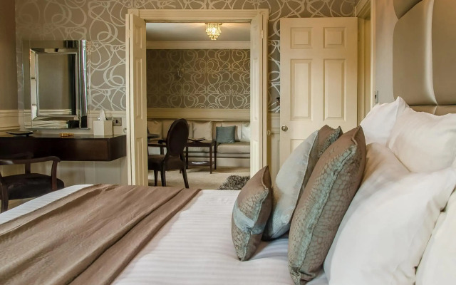 The Cliff Hotel