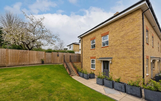 Super Luxe Central Maidenhead Apartment