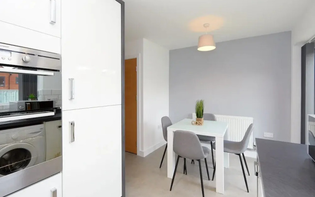 Derby 2 Bed House 3 Min Walk to Hospital