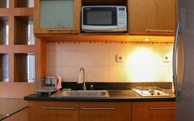 Cozy Living And Modern 2Br Puri Garden Apartment