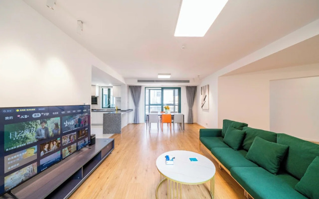 Tyms Spacious 4BR 2BA Apt Xujiahui