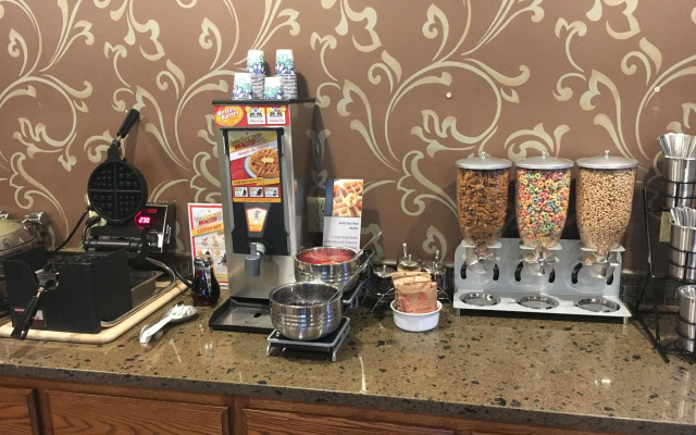 RiverTree Inn & Suites