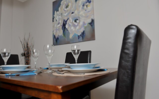Select Serviced Accommodation - Canal Walk
