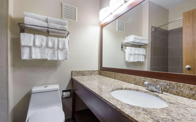Quality Inn & Suites Green Bay - Ashwaubenon