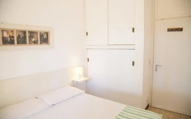 Spacious First-floor Flat Near the Beach