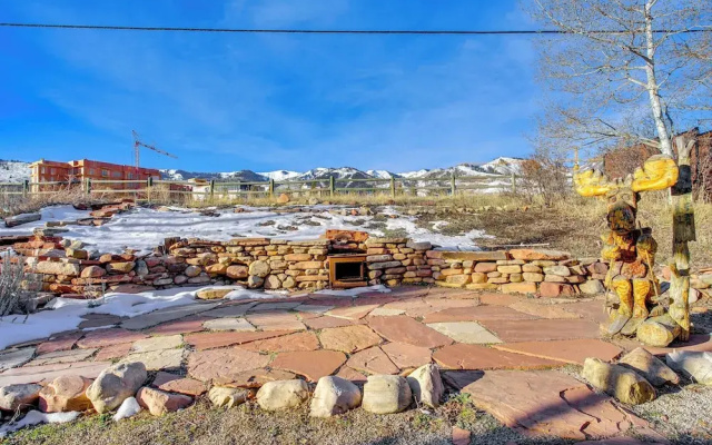 Walk to Cabriolet Lift! 3,600-sq-ft Family Home