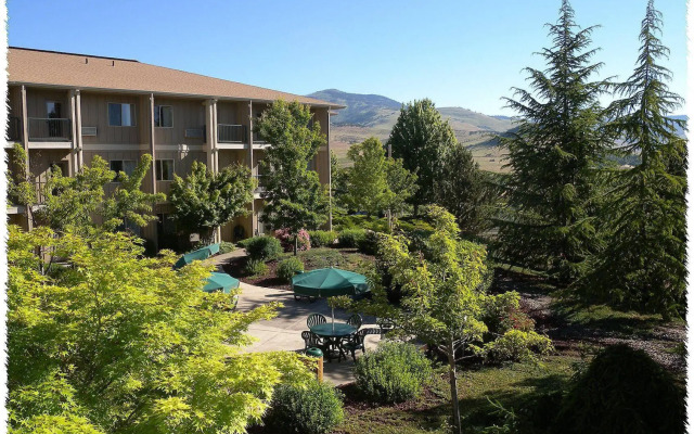 Ashland Hills Hotel & Suites