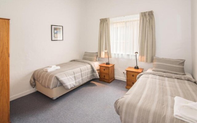 Canal Rocks Beachfront Apartments