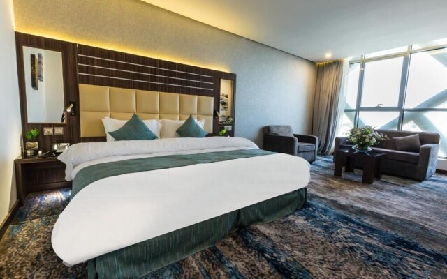 White Diamond 2. Sari