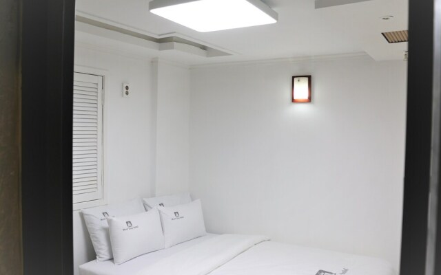 Must Stay Hotel (Han River)
