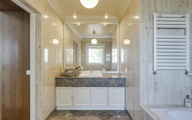 Coastline Arrabida Villa by Cadenzalux