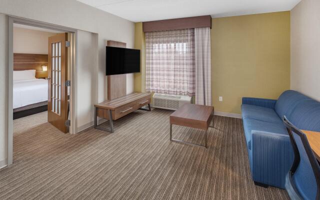 Holiday Inn Express Hotel & Suites Providence-Woonsocket by IHG
