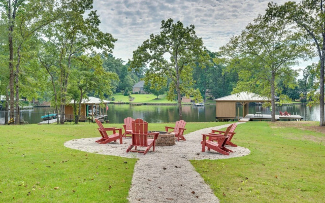 Spacious Lake Sinclair Vacation Rental w/ Dock!