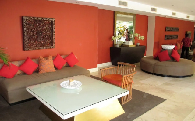 Aldea Thai Jr Suite by SunandSea