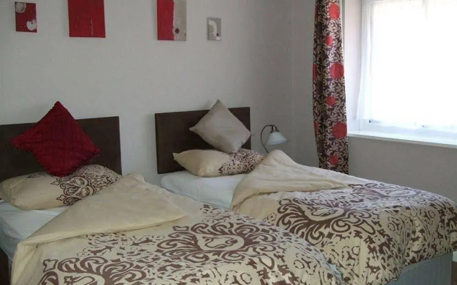 The Roebuck - Travel accommodation