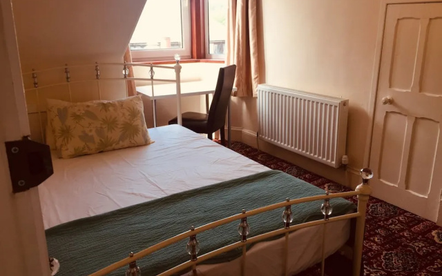 Cosy 5BD Double Upper Flat - Heart of Aberdeen