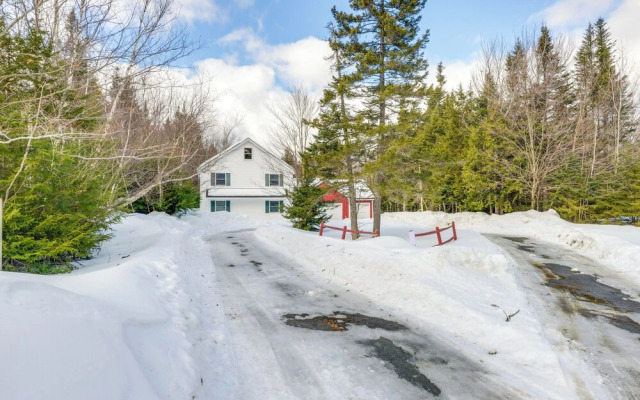 Ski, Golf & Hike: Spacious Dover Retreat!