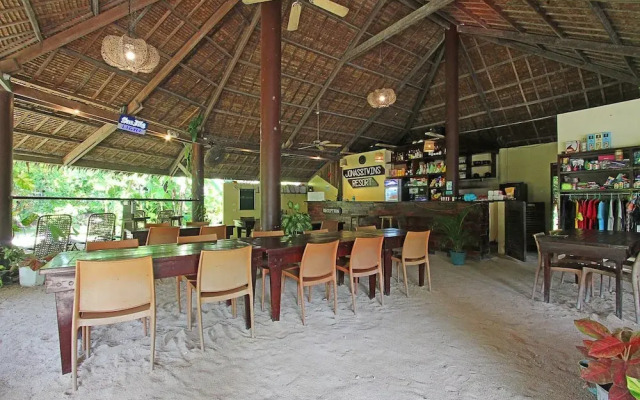 Jonas & Twins Resort