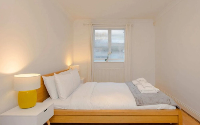 Contemporary 1 Bedroom Flat in Camberwell Oval