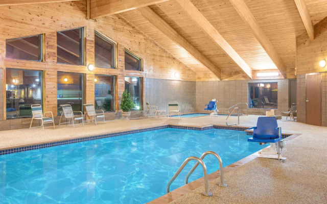 AmericInn by Wyndham Clear Lake