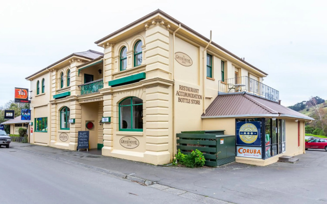 The Grand Hotel & Bar — 3-star hotel in Akaroa