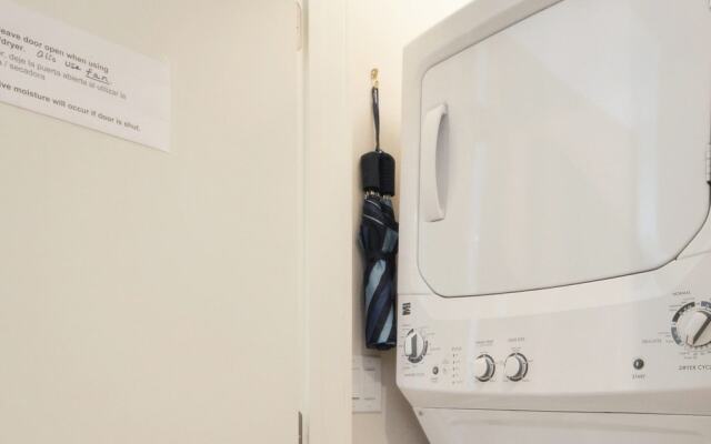 2BR Renovated Austin Coach House by RedAwning