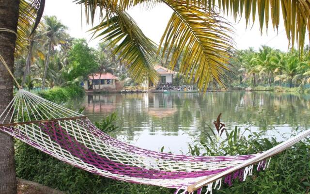 Munroe Island Lake Resorts