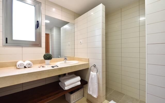 Par 4 Villa 9 With Pool in Salobre